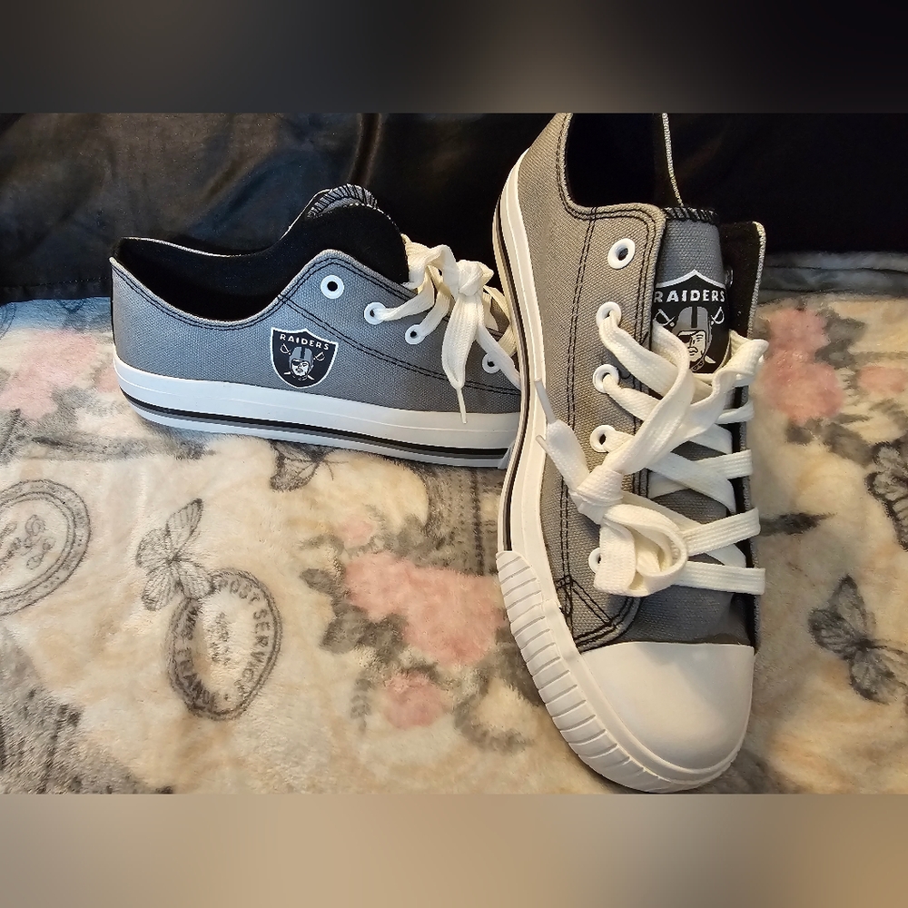 Raiders low top sneakers